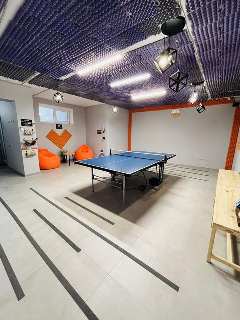 Tennis Room 1